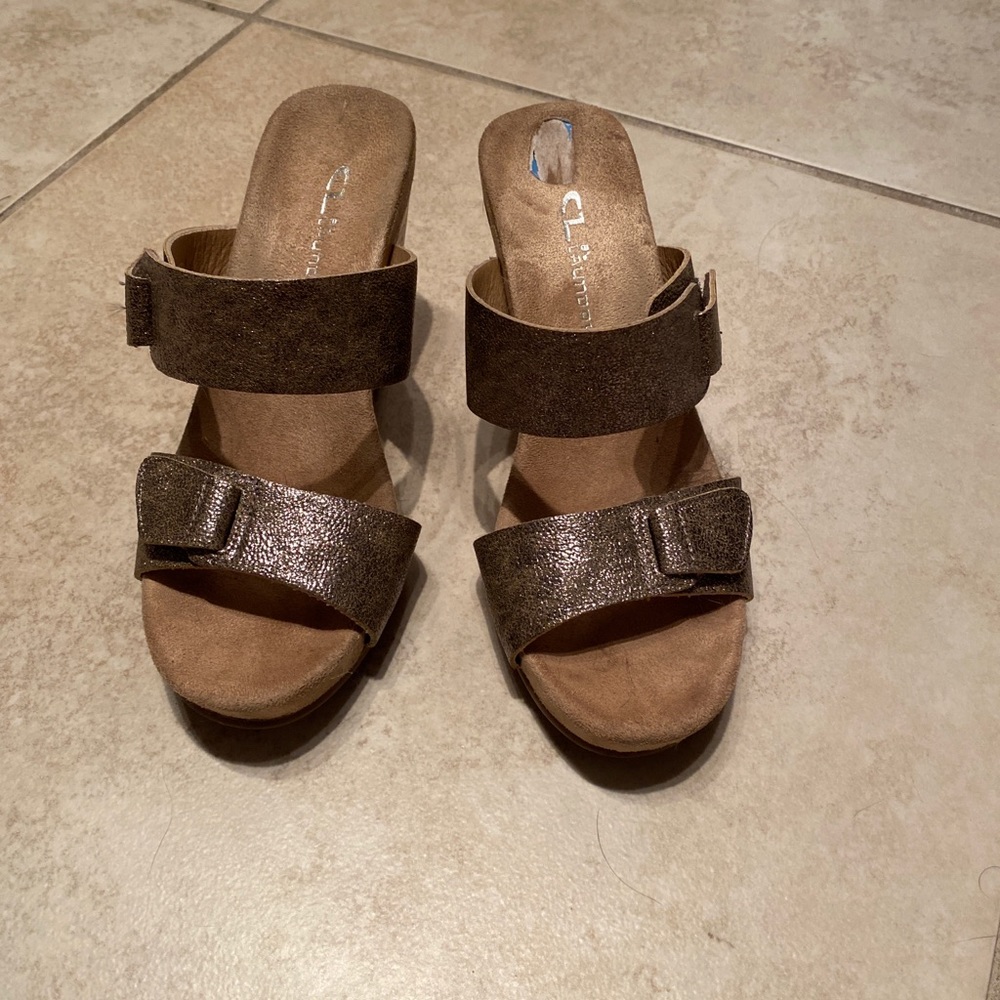 CL by Laundry Wedge Sandal. Size 6.5.